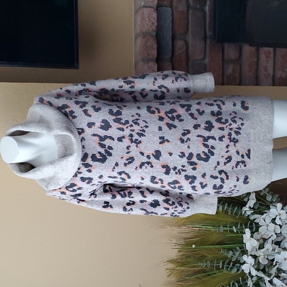 ANTHROPOLOGIE Ribbed Cowl Neck Animal Print Wool Yak Blend Tunic Sweater SIZE:XS - Picture 2 of 10